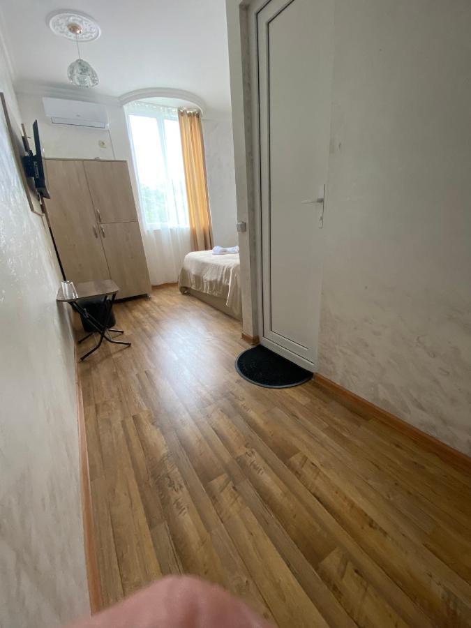 Holiday House Chkonia Ξενοδοχείο Μπατούμι Εξωτερικό φωτογραφία