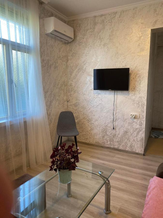 Holiday House Chkonia Ξενοδοχείο Μπατούμι Εξωτερικό φωτογραφία